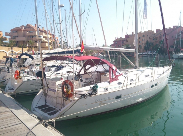  Segelboot festgemacht Hafen